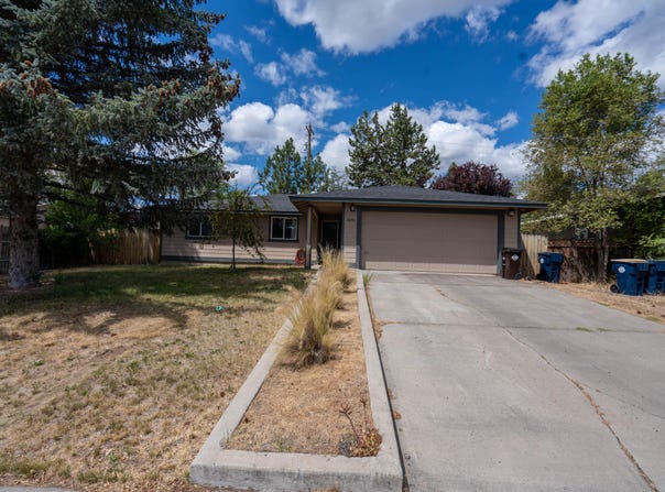 2650 SW Fissure Loop, Redmond, OR 97756