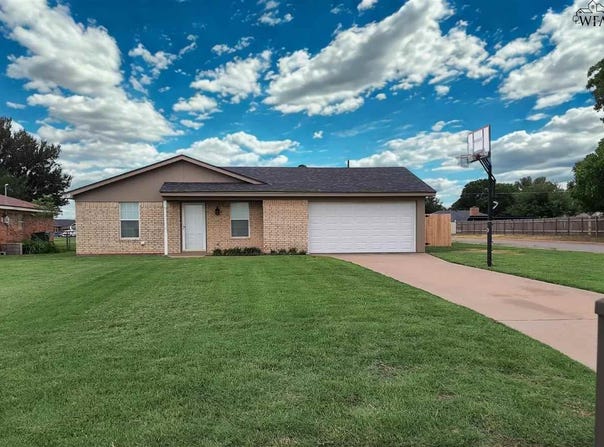 1320 SYCAMORE DRIVE, Burkburnett, TX 76354