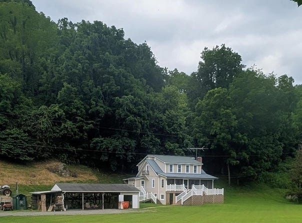 4661 Clarks Ferry Rd, Draper, VA 24324