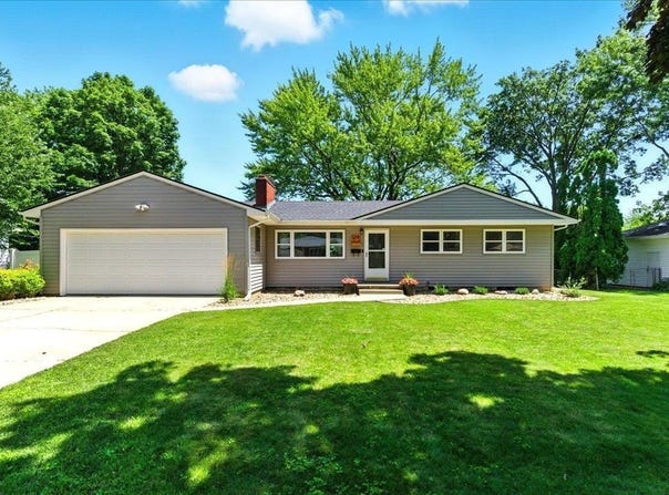 1219 South Hill Drive, Waterloo, IA 50701