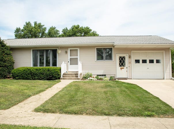 407 K Avenue, Grundy Center, IA 50638