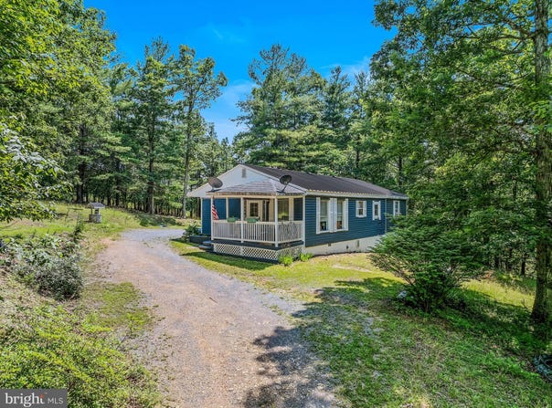 378 OAK HILL ROAD, BERKELEY SPRINGS, WV 25411