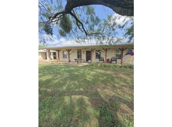 2702 Sky Harbour Drive, Granbury, TX 76049