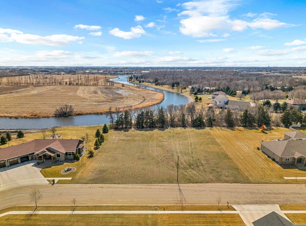 2606 Water View Drive, Aberdeen, SD 57401