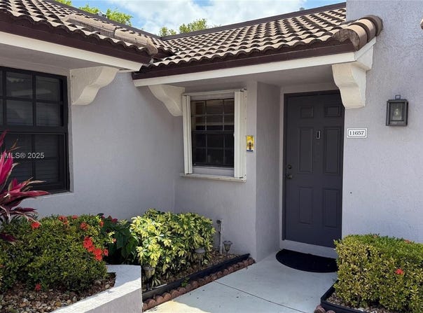 11657 NW 11th St, Pembroke Pines, FL 33026