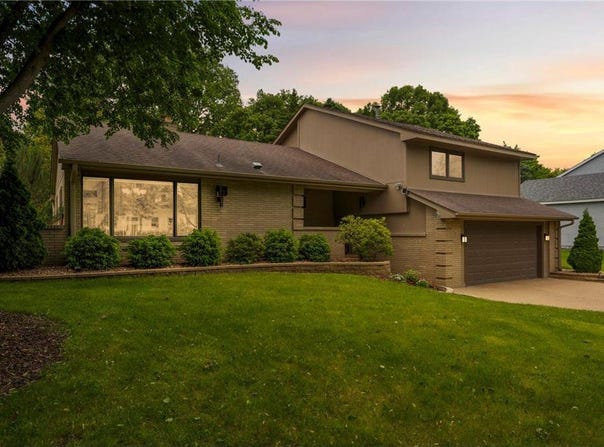 2367 Apache Court, Mendota Heights, MN 55120