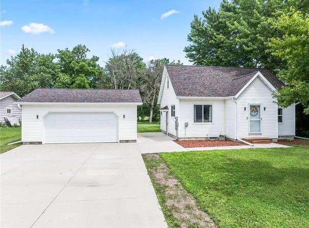 820 1st Street NE, Dodge Center, MN 55927