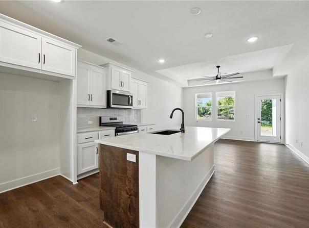 1665 N Grayhawk Drive, Basehor, KS 66007