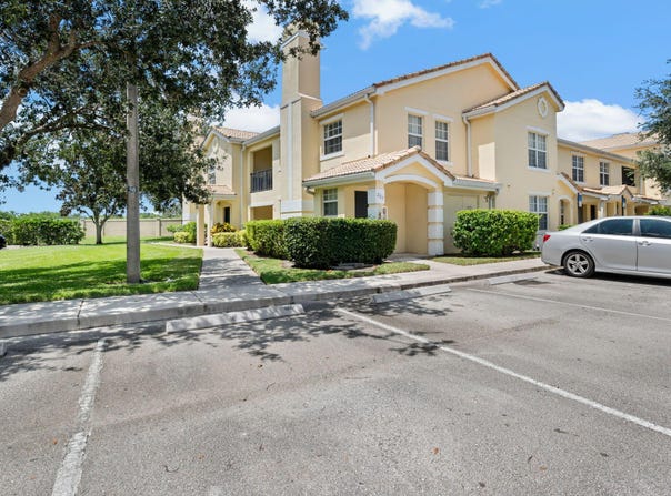 158 SW Peacock Boulevard, Saint Lucie West, FL 34986