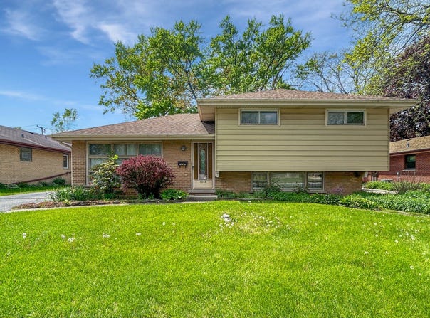 1048 Marshall Drive, Des Plaines, IL 60016
