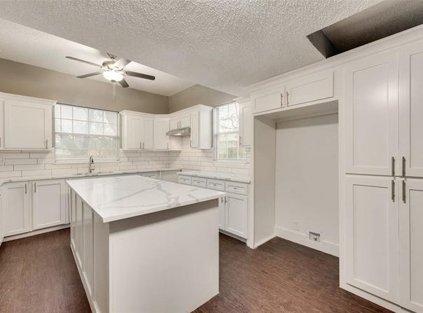 909 W E Avenue E, Garland, TX 75040
