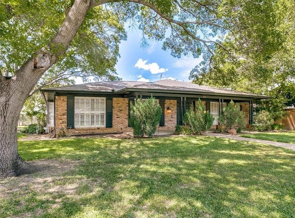 200 Shady Lake Drive, Hurst, TX 76054