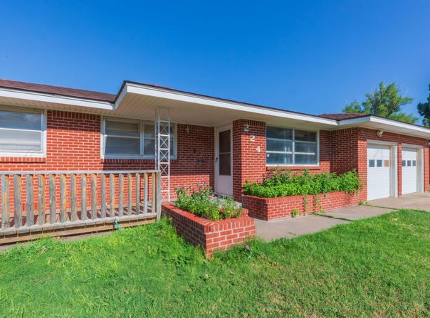 224 POWELL Avenue, Dumas, TX 79029-4122