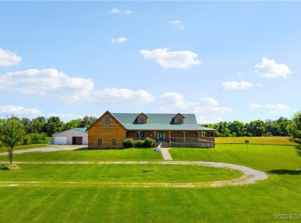 9422 Highway 52, Versailles, MO 65084