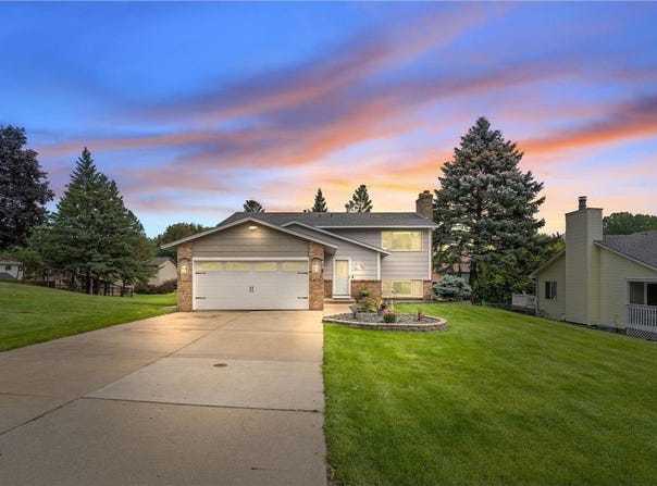 7504 Upper 24th Street N, Oakdale, MN 55128