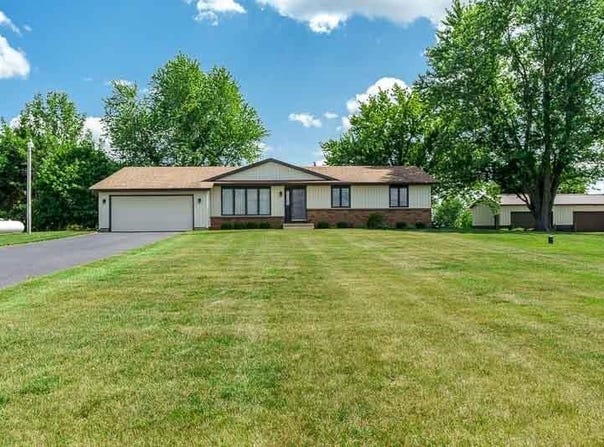 10676 Smith, PECATONICA, IL 61063