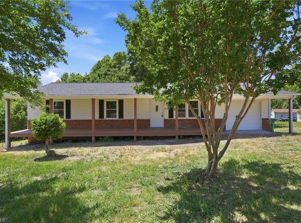 4237 Valley Circle, Thomasville, NC 27360
