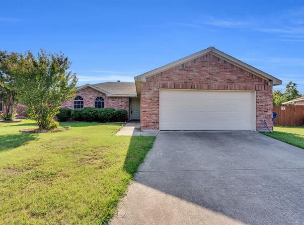 131 Logan Lane, Waxahachie, TX 75165