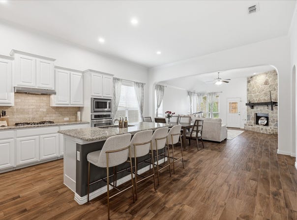 215 Equestrian Road, Hickory Creek, TX 75065