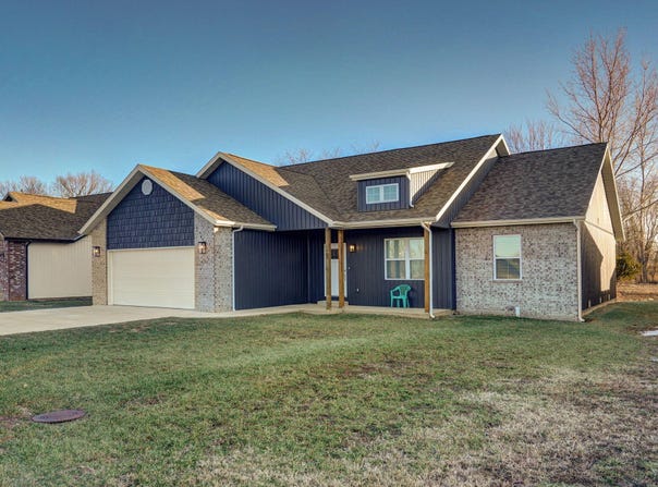 780 E Destin Lane, Bolivar, MO 65613