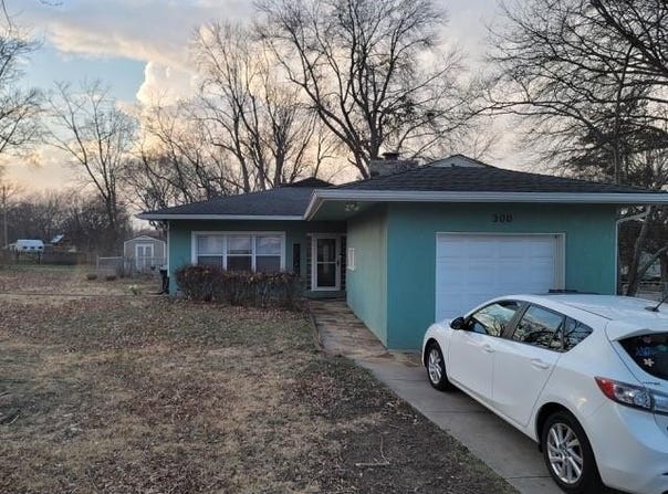 300 W 1st Street, Lee's Summit, MO 64063
