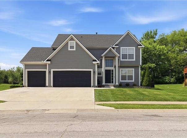 2007 Sequoia Drive, Raymore, MO 64083