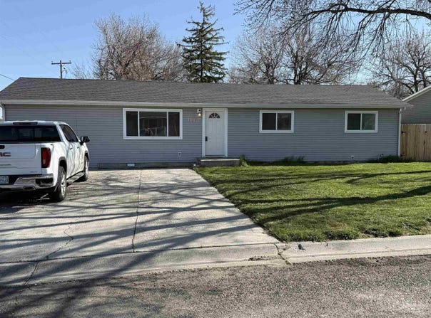 100 Sunset Circle, Buhl, ID 83316