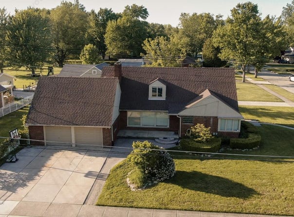30007 Maison Street, Saint Clair Shores, MI 48082