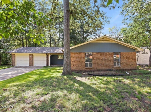 104 Holly Trail, Brandon, MS 39047