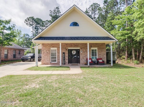737 Ieke Circle, Diamondhead, MS 39525