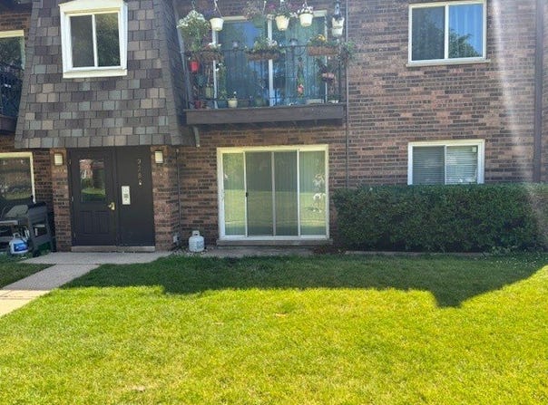 9388 Bay Colony Drive, Des Plaines, IL 60016