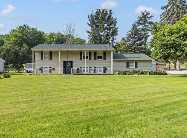 2866 Midway NW, Uniontown, OH 44685