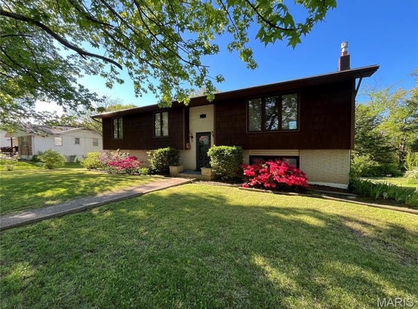 152 Burchwood Drive, St James, MO 65559