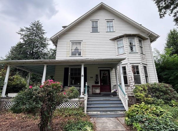 102 MAIN Street, RIVERTON, NJ 08077