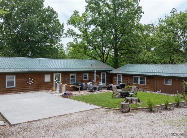 1053 Cedar Ridge Circle, Roach, MO 65787