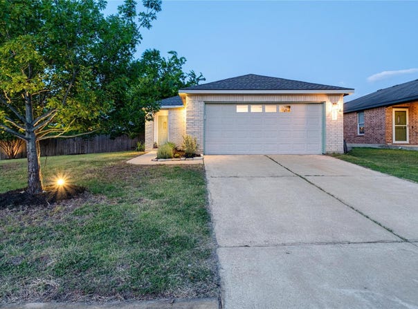 102 Woodley RD, Leander, TX 78641