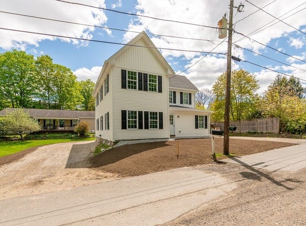 3 Williams St, Pepperell, MA 01463