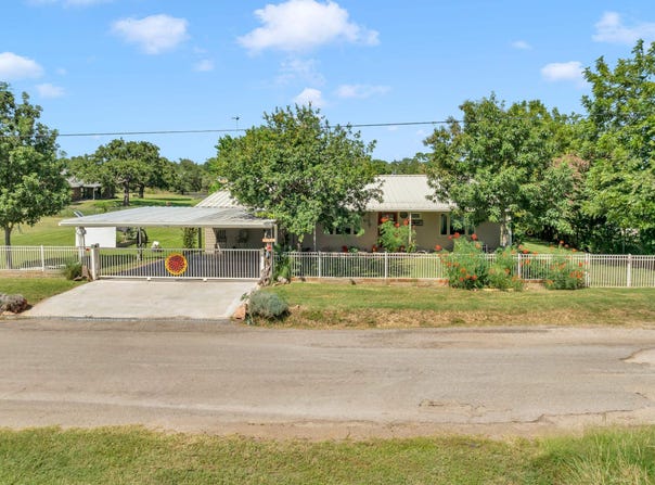 1570 Breeze Way, Tow, TX 78672