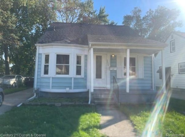 7276 Sterling, Center Line, MI 48015