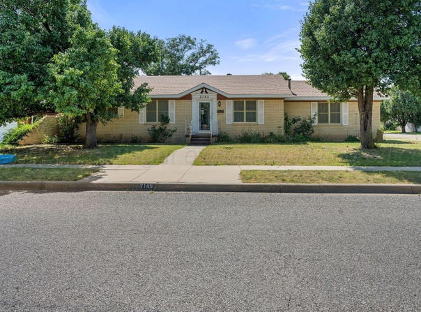 2145 N Chestnut Dr, Pampa, TX 79065