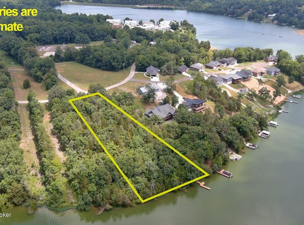 20 Doe Valley Pkwy, Brandenburg, KY 40108