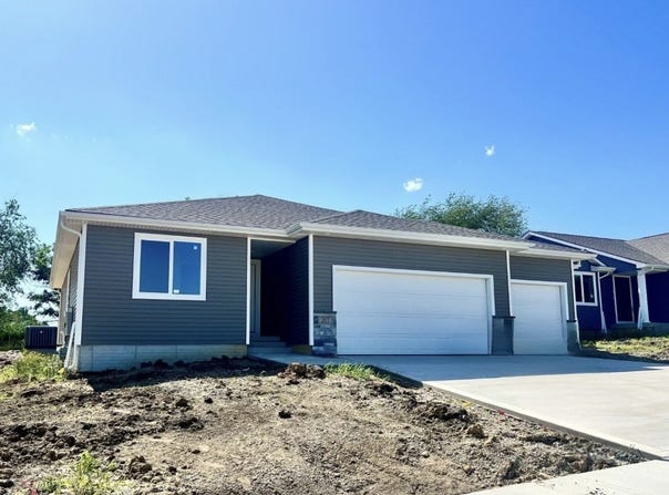 207 S Walnut Drive, Norwalk, IA 50211