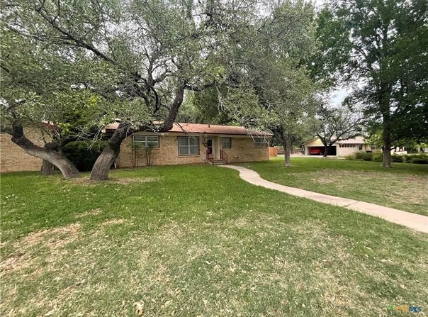 1405 W North Avenue, Lampasas, TX 76550