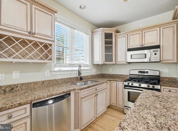 47565 ROYAL BURNHAM TERRACE, STERLING, VA 20165