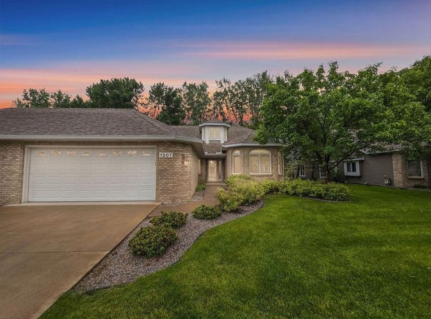 1207 Silverthorn Court, Shoreview, MN 55126