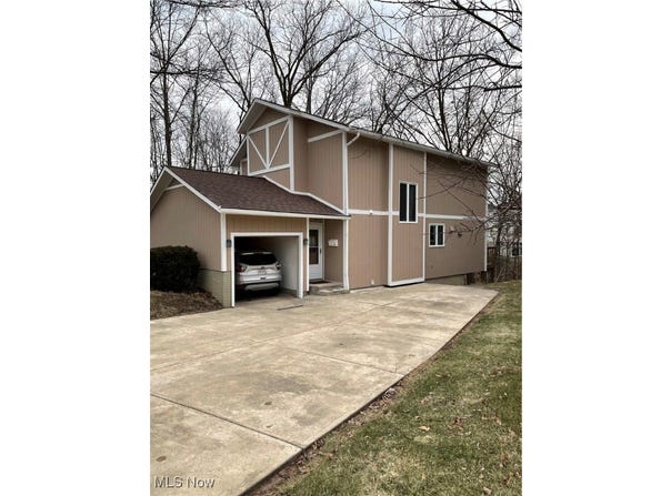 495 Cahoon Road, Bay Village, OH 44140