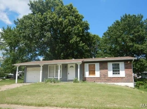 11652 Las Ladera Drive, Florissant, MO 63033