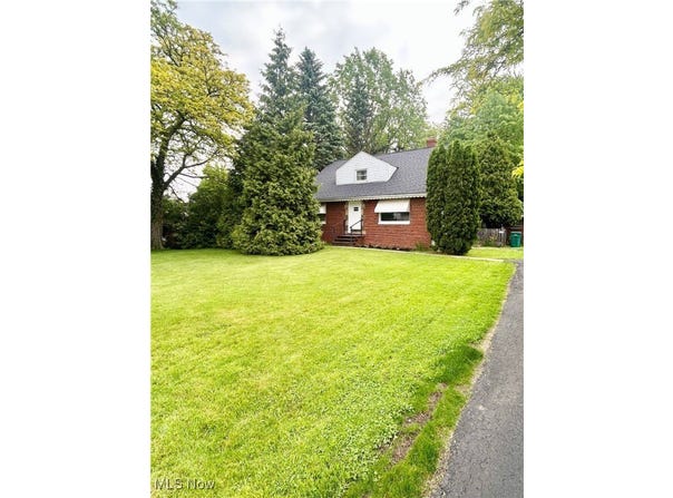 469 Richmond Road, Richmond Heights, OH 44143