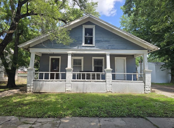 410 W 10th Ave, Winfield, KS 67156