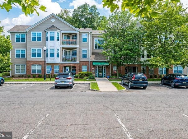 732 MOWAT CIRCLE, HAMILTON, NJ 08690